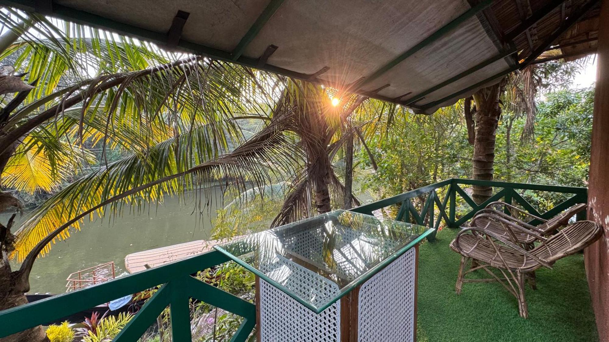 Garggi Kumarakom Village Homestay エクステリア 写真